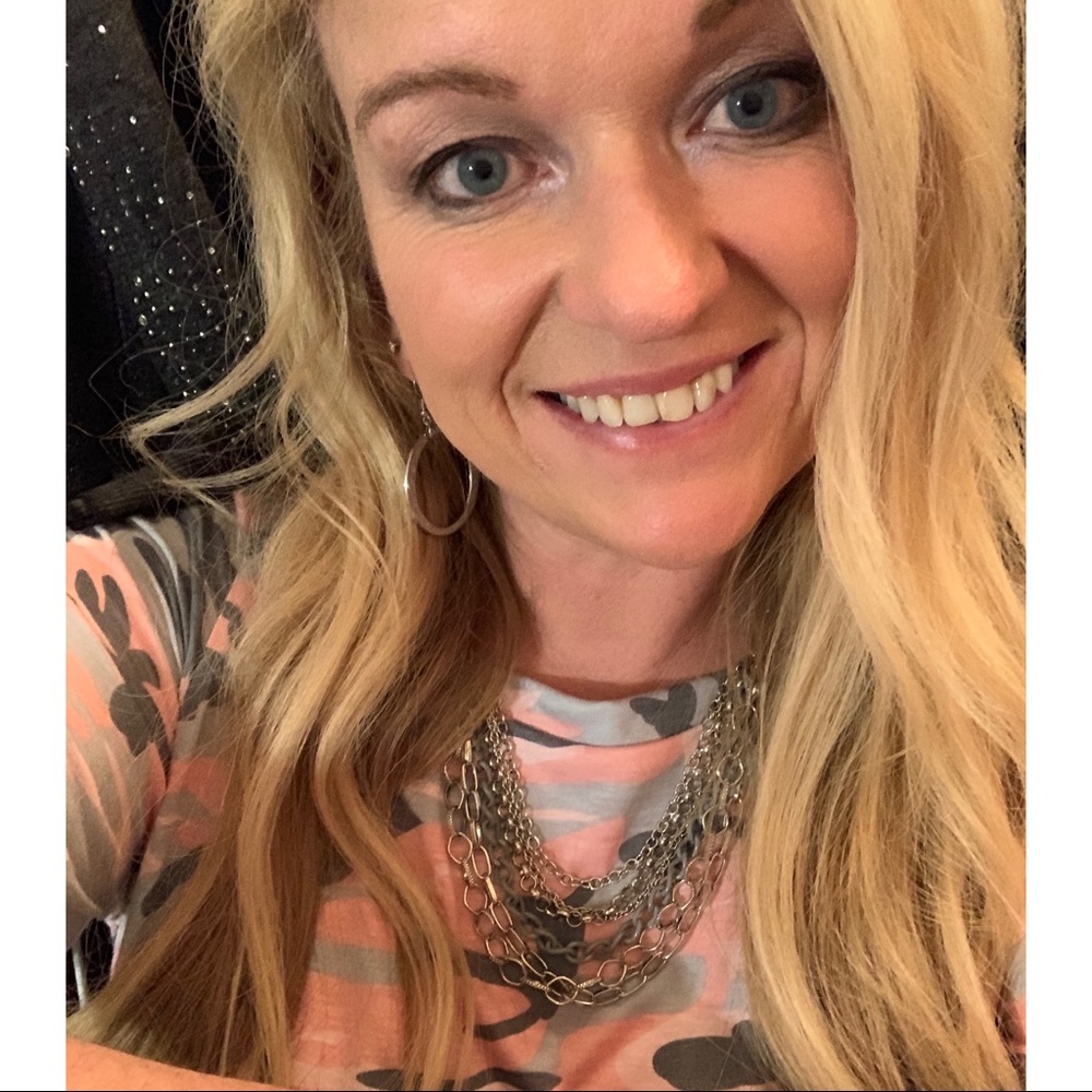 Meet your Posher, Crystal